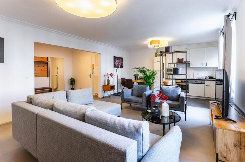 Experience Central Vienna From A Stylish And Modern Apartment Bagian luar foto