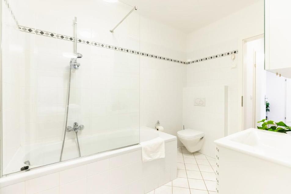 Experience Central Vienna From A Stylish And Modern Apartment Bagian luar foto